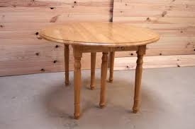 table ronde en bois ancienne