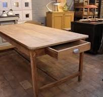 table ancienne avec tiroir