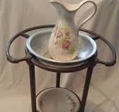 ancienne table de toilette
