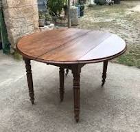 table ronde en noyer ancienne