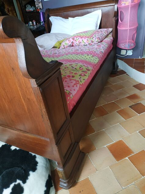 lit de coin ancien